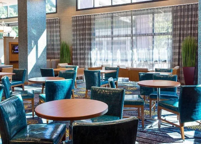 Hotel By Marriott Downtown/university 3*
