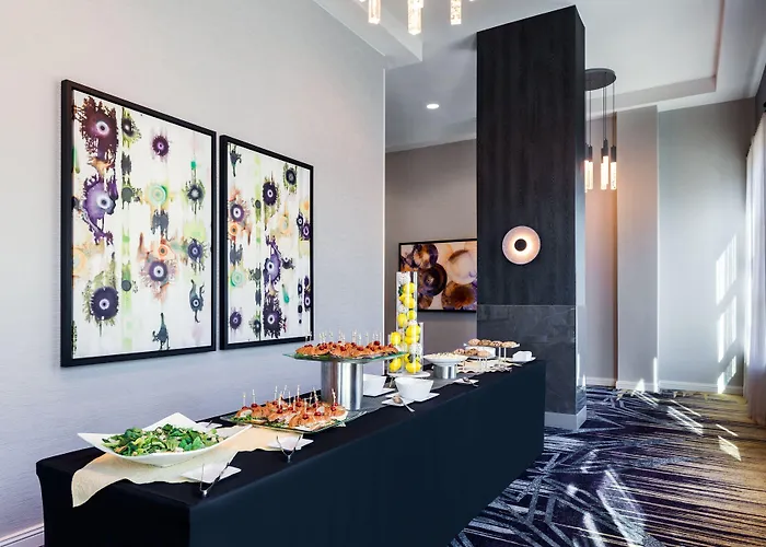 Hotel By Marriott Downtown/university 3*