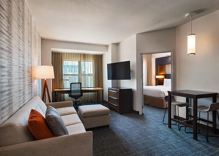 Hotel By Marriott Downtown/university