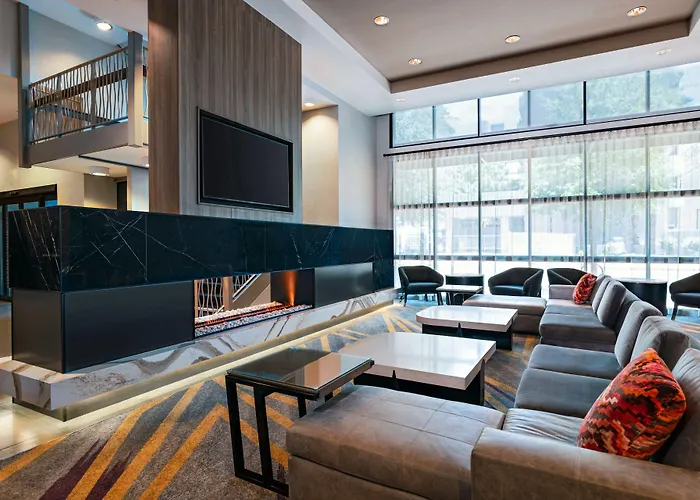Hotel By Marriott Downtown/university 3*
